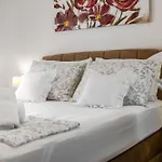 Rossa Apartment